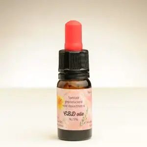 Biologische CBD Olie - 10 ml flesje met hoogwaardige CBD olie gewonnen uit vezelhennep, vrijwel zonder THC. Perfect voor ontspanning en welzijn