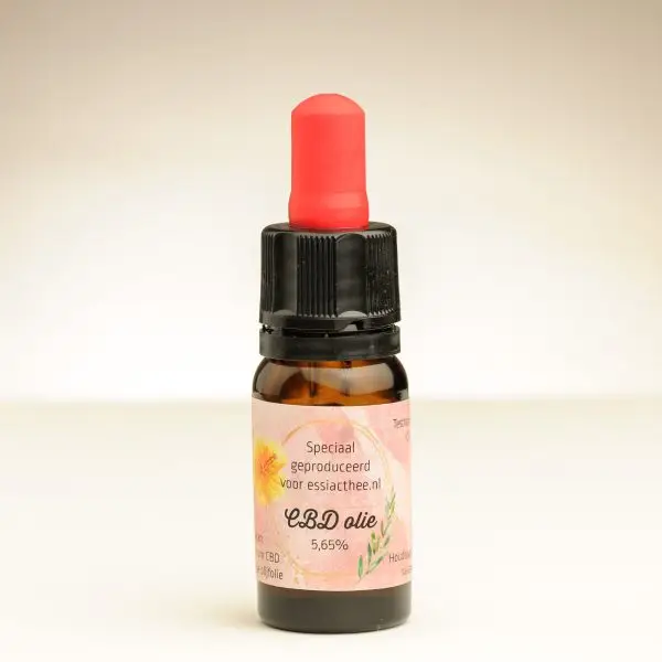 Biologische CBD Olie van Superieure Kwaliteit - Een 10 ml flesje met hoogwaardige CBD olie, afkomstig van vezelhennep met een verwaarloosbare hoeveelheid THC. Ideaal voor het ondersteunen van ontspanning en algemeen welzijn.