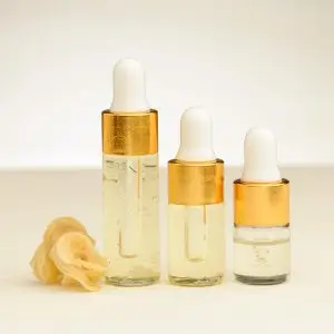 Drie flesjes etherische tijgernoot-olie (2 ml, 3 ml en 4 ml)