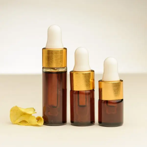 Drie flesjes etherische vanille-olie van 2 ml, 3 ml en 4 ml