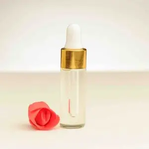 Damascus Rozenolie - Flesje 4 ml met heldere heerlijk geurende olie zichtbaar pipet, perfect voor een aromatische ervaring.